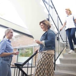 Collega's in beeld, In de wandelgangen, TIlburg, Trappenhuis, Jaarverslag